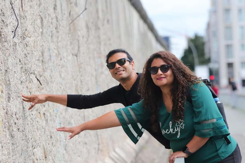 5h Berlin private Tour with Guide, Chauffeur & Photographer - Logistics and Booking Flexibility