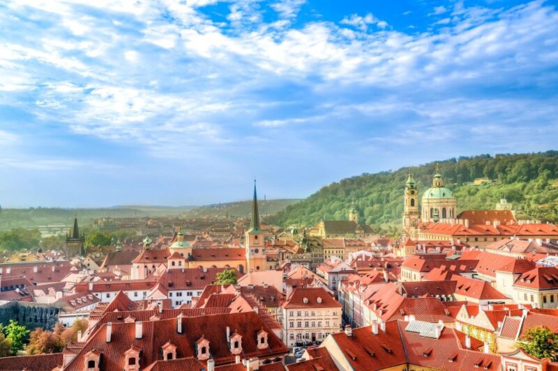 5h Prague City Highlights Tour, Local Lunch & Snack Incl. - Crossing Charles Bridge and Visiting Lesser Town