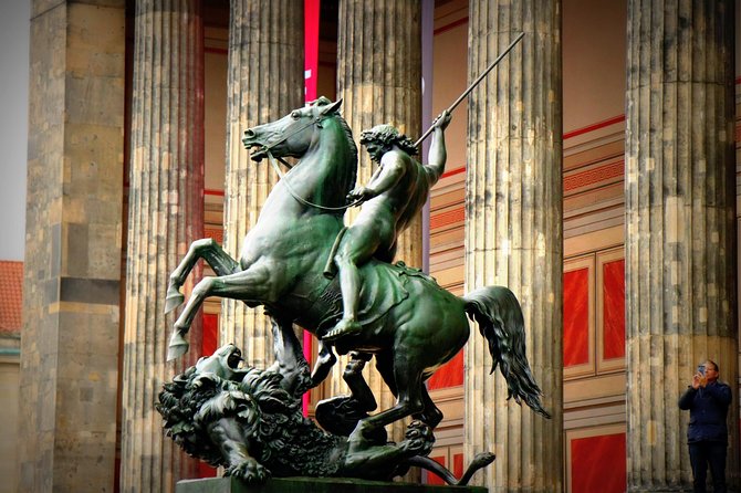 5hours: Guide, Chauffeur & Photographer in Berlin private Tour - Why Choose This Tour: Strengths and Considerations