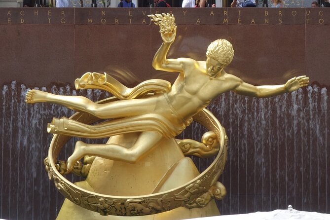 5th Ave Holiday Lights Walking Tour with Rockefeller Tree - Marveling at St. Patrick’s Cathedral and the Plaza Hotel