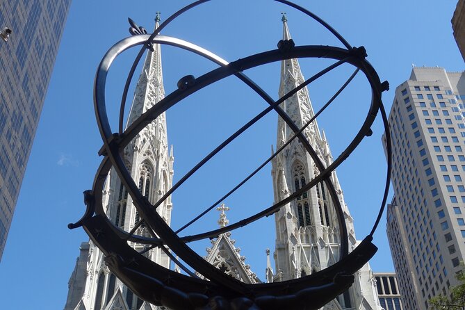 5th Ave Holiday Lights Walking Tour with Rockefeller Tree - End at Bryant Park and Its Winter Village