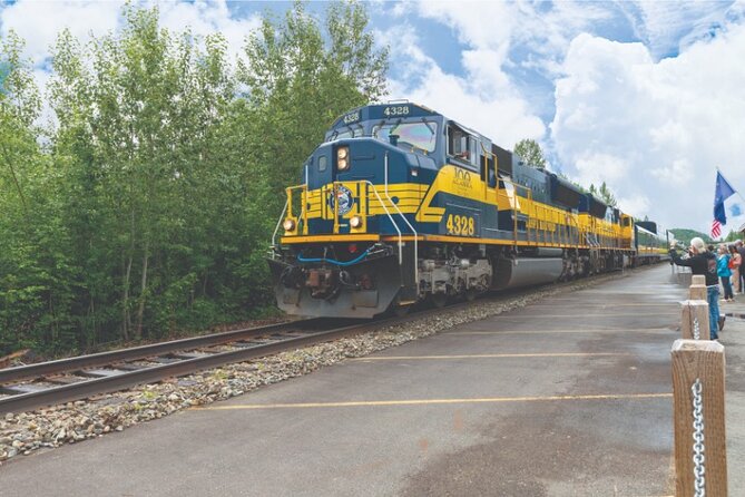 6 Days Grand Alaska Tour for Ages 50 Plus - Visiting Talkeetna and Local Charm