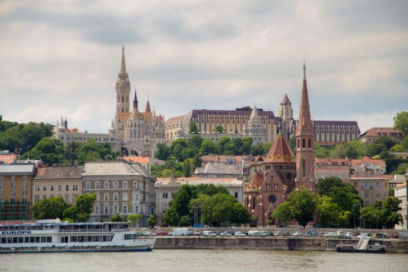 6 hour Budapest walking tour - Key Points