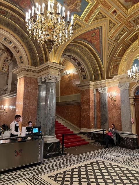 6 hour Budapest walking tour - Personalized Experience and Multilingual Guides