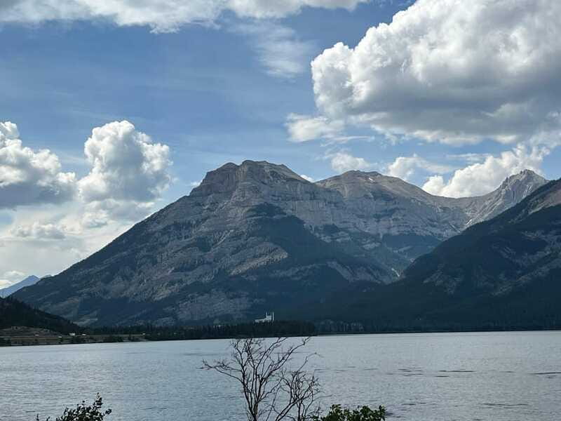 6-Hour Private City Tour Drive to Calgary Tower - Visiting the Calgary Tower: The Tour’s Highlight