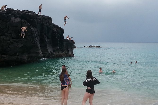 6-Hour Private Customized Luxury Convertible Tour of Oahu's North Shore - Scenic Stops at Waimea Bay and Vans Triple Crown Beaches