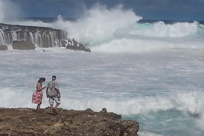 6-Hour Private Customized Luxury Convertible Tour of Oahu's North Shore - Shopping and Distillery Visits in Haleiwa Town