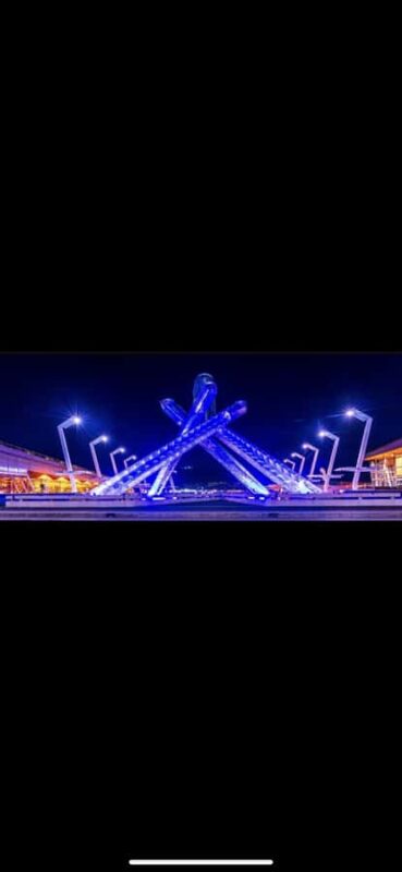 6 hour Private Tour of Vancouver & North Vancouver - Exploring Grouse Mountain From the Base