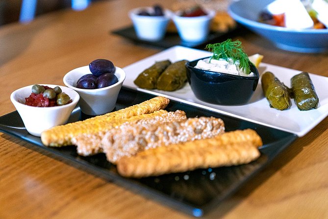 6 hours - Semi Private Island Tour with Wine Tasting and Food Pairing - Exploring Oia’s Cliffside Charm and Photo Opportunities