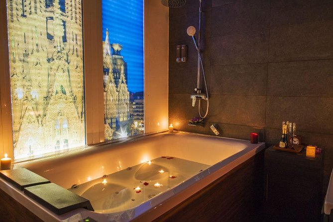 60 min Couple's Massage to choose and 30 min Floral Bath at THAI SPA MASSAGE - The Setting and Location on Passeig de Gracia