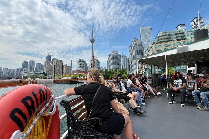 60-Minute Toronto Sightseeing Harbour Tour - Key Points