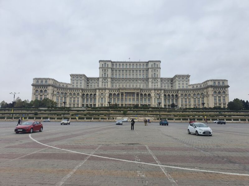 6h Communism Tour in Bucharest with Ceausescu Mansion - Visiting Ceausescu Mansion: A Private Residence