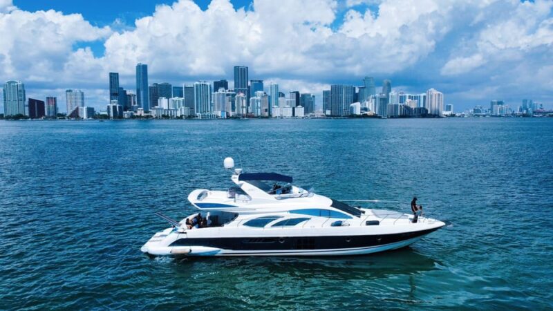 70ft Azimut available in Miami for up to 13 people. - Sightseeing of Miami’s Famous Landmarks from the Water