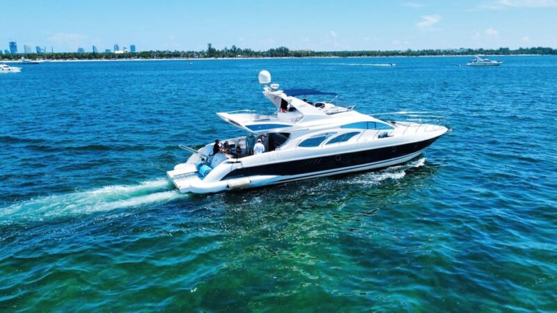 70ft Azimut available in Miami for up to 13 people. - Who Will Most Enjoy This Yacht Experience?