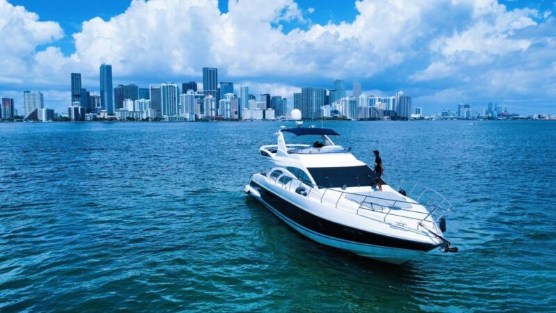 70ft Azimut available in Miami for up to 13 people. - The Sum Up: A Premium Way to See Miami from the Water