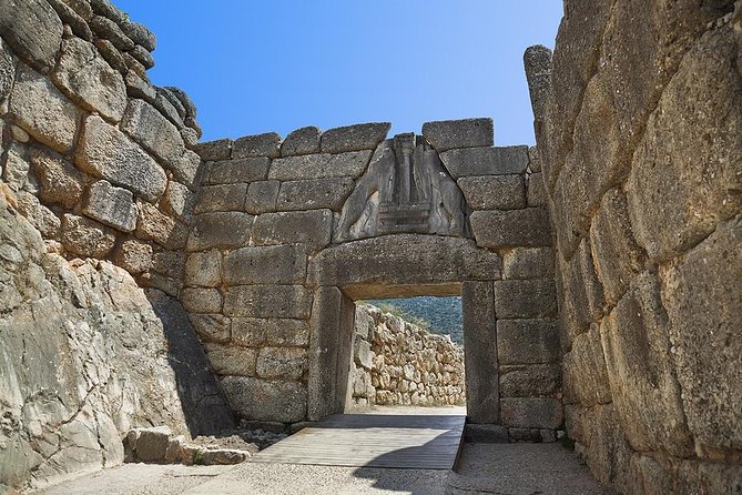 8-Day Classic Greece Tour: Athens, Epidaurus, Mycenae, Olympia, Delphi & Meteora - Discovering Delphi’s Mythical Significance and Ruins