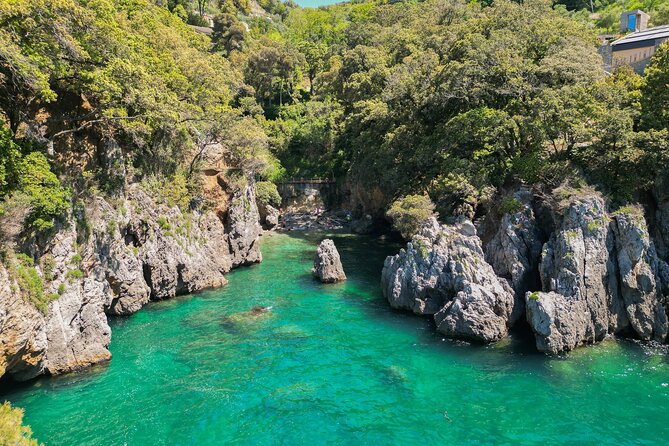 8-hour Cinque Terre Private Boat Tour - The Onboard Experience: Food, Drinks, and Atmosphere