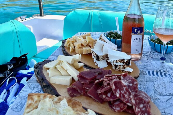 8 Hours Excursion in the Gulf of Olbia with aperitif+lunch included - Key Points