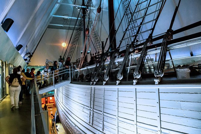 8 hours Full-Day Exclusive Oslo Tailormade Guided Limo Tour - Visit Holmenkollen Ski Jump and the Iconic Mountain View