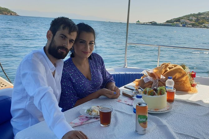 8-Hours Private Swimming Luxury Yacht Cruise to Princes' Island - The Yacht and Onboard Amenities