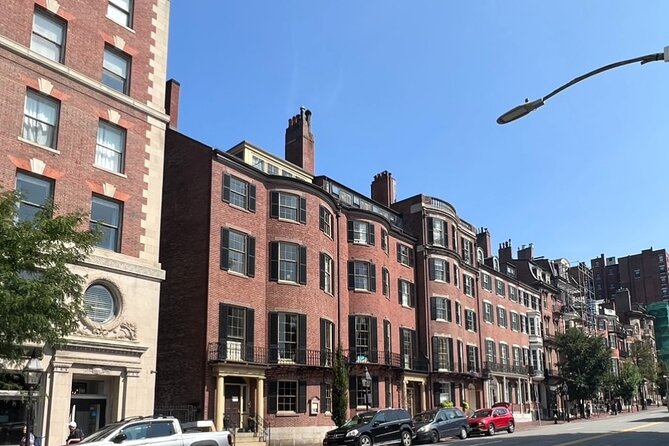 80-Min Narrated Trolley Tour of Historic Boston & Freedom Trail - The Guides and Atmosphere
