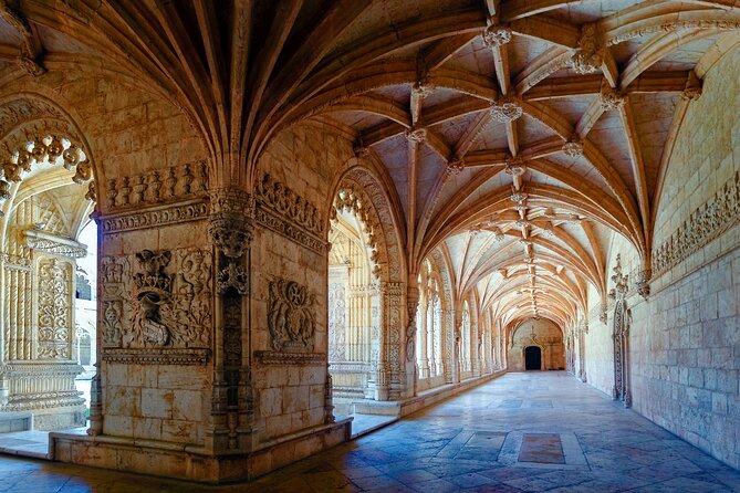 9 hours Lisbon Private Tour of Palaces, Monasteries, and Churches - Visiting Jerónimos Monastery and Its Monastic Heritage
