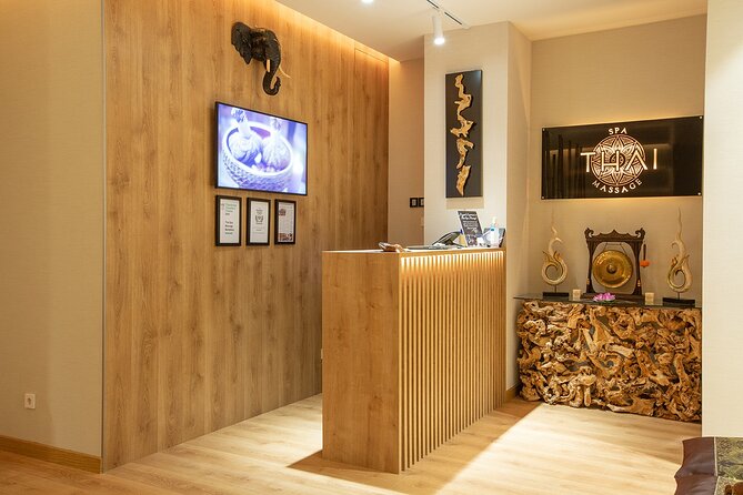 90 min Thai-Bali Fusion Massage at THAI SPA MASSAGE BARCELONA - Post-Massage Refreshments: Water, Tea, or Fruit Juice