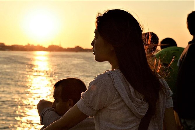 90-Minute Boston Harbor Sunset Sightseeing Cruise - Accessibility and Comfort Features