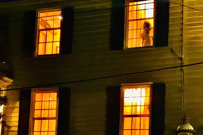 90 Minute Historic Savannah Walking Haunted Bar Pub Crawl - Madison Square and Civil War Stories