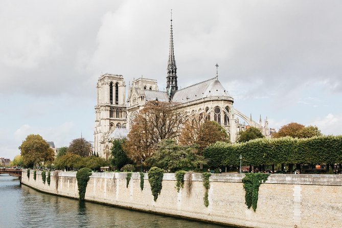 90 Minutes Notre Dame Exterior Semi Private Tour - Key Points