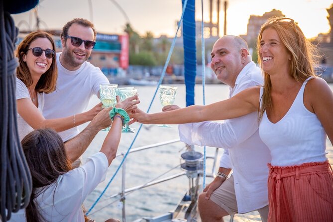 A 2 hours Local Tapas and sailing adventure in Barcelona - Group Size, Booking, and Accessibility