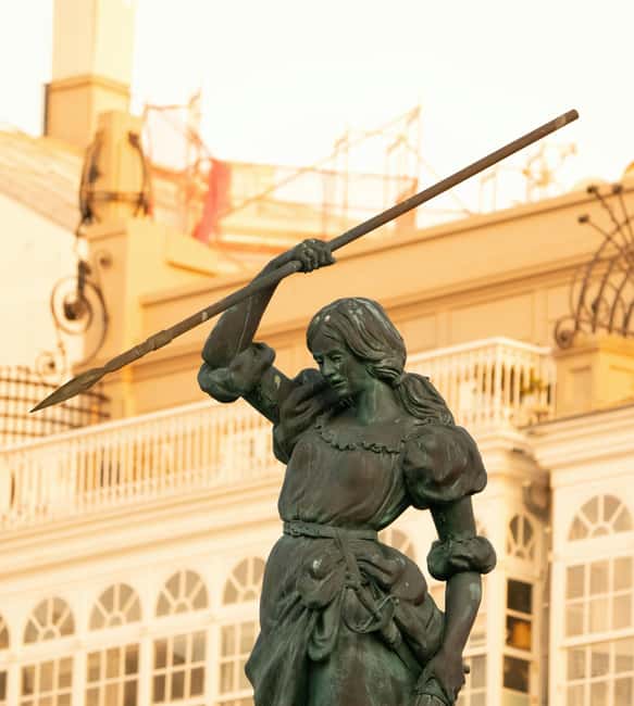 A Coruña: Historic Walking Tour Old Town and Highlights - Marveling at Modernist Architecture and Hidden Treasures