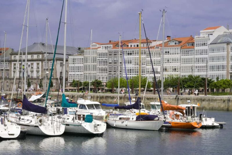 A Coruña: Private Walking Tour with Beer or Wine - End at the Obelisco: A Classic City Landmark