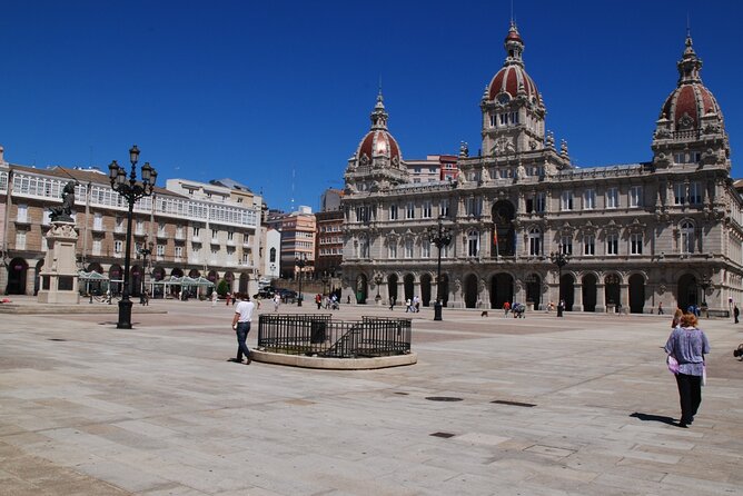 A Coruña Scavenger Hunt and Sights Self-Guided Tour - Discovering the Architectural Charm of Igrexa de Santiago