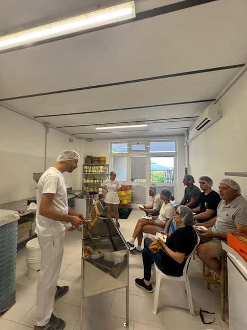 A day as a beekeeper: an adventure among mountains and nature - Final Thoughts on the Beekeeping Experience in Marche