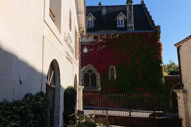 A day in Saint-Émilion and its Châteaux in a private tour (Van Luxe) - Visiting Clos Fourtet: First Stop for Wine and Vines