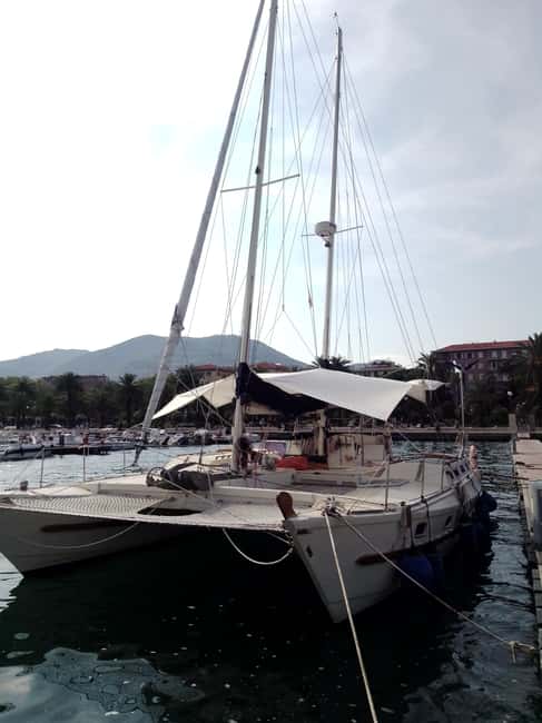 A day sailing in the Gulf of La Spezia on an exclusive classic catamaran - Key Points