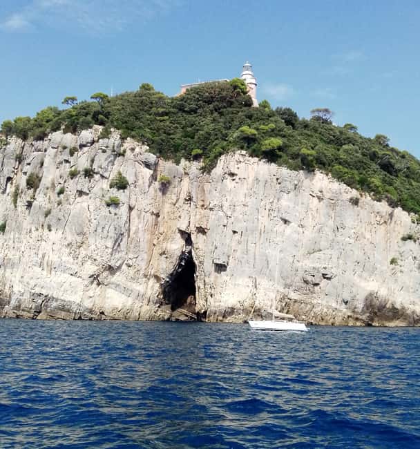 A day sailing in the Gulf of La Spezia on an exclusive classic catamaran - Accessibility, Safety, and Practical Tips