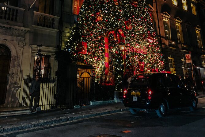 A Fairytale Christmas Day with Food and Christmas Concert - Trafalgar Square’s Traditional Decorations and Tree