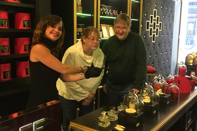 A Food Tour Through History: Experience The Old City Of Geneva - Starting Point at Place du Bourg-de-Four