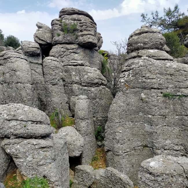 A Journey of Scenic Views, Culture and Entertainment - Marveling at the Man-like Rocks