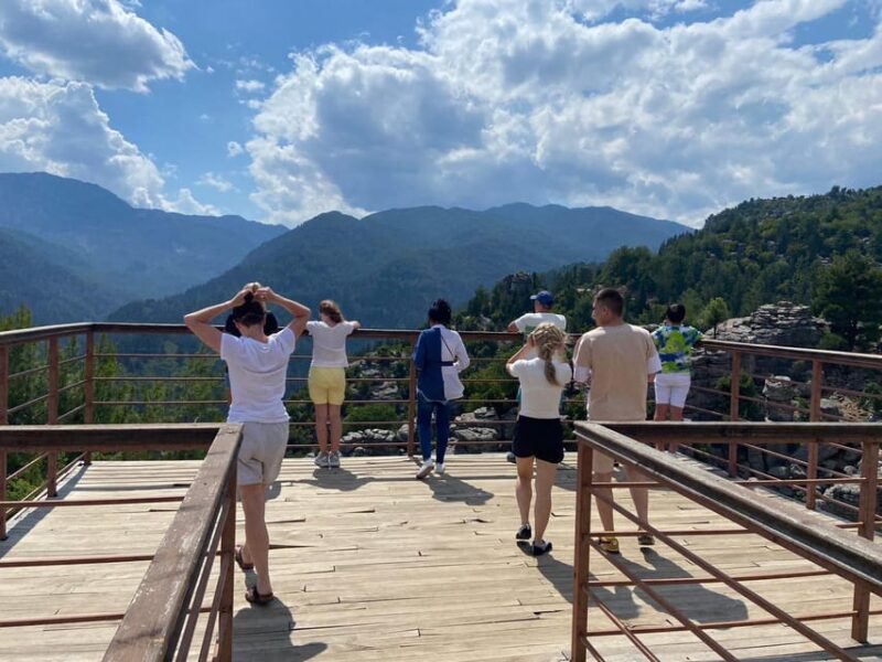 A Journey of Scenic Views, Culture and Entertainment - Lunch in Nature: A Well-Deserved Break