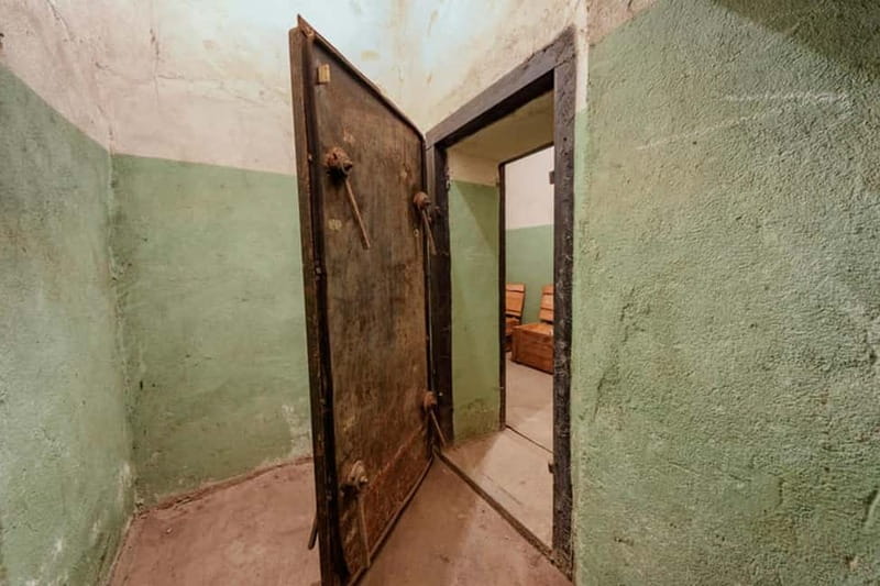 A Journey Through Abandoned Wonders - Tbilisi Urbex Tour - Key Points