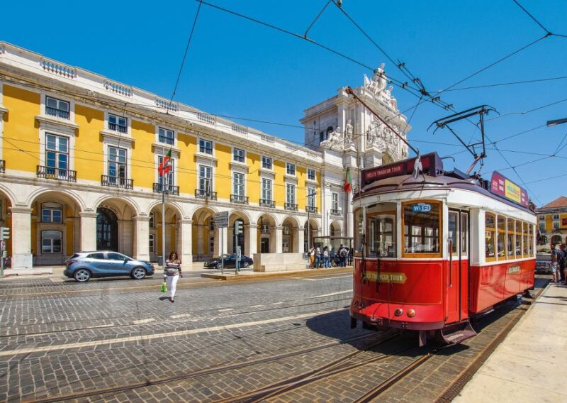 A Journey Through Lisbon - Classic Tour - Starting the Day with a Panoramic Overview of Lisbon