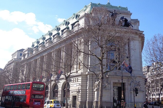 A Muggle's Guide to Harry Potter Walking Tour in London - The Role of the Guide in Bringing London and Harry Potter to Life