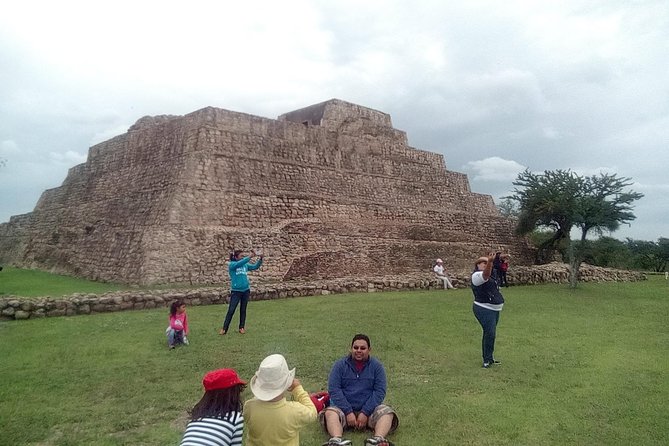 A not crowded Archaeological tour in Cañada de la Virgen - Personalized Experience with a Specialist Guide