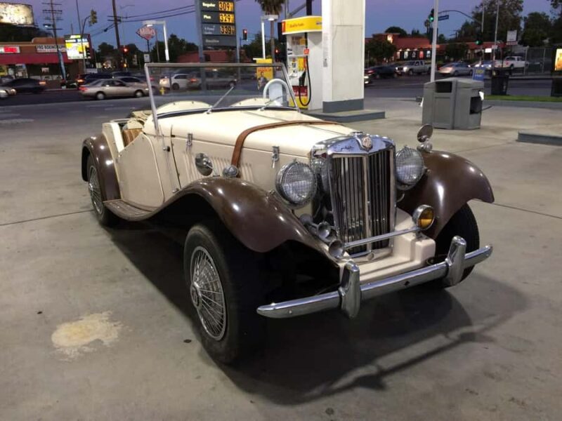 A Romantic Private photo shoot w/ a top Fashion photographer - Iconic Locations: Venice Canals and Pacific Coastline