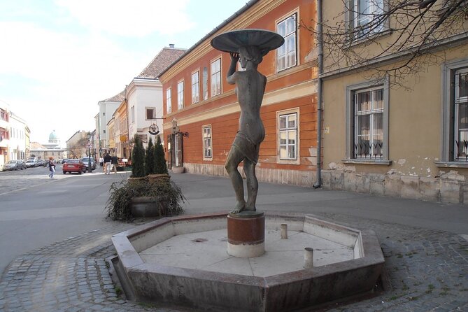 A Self-Guided Audio Tour of Budapests Castle District - The Legend of Houdini and Other Cultural Landmarks