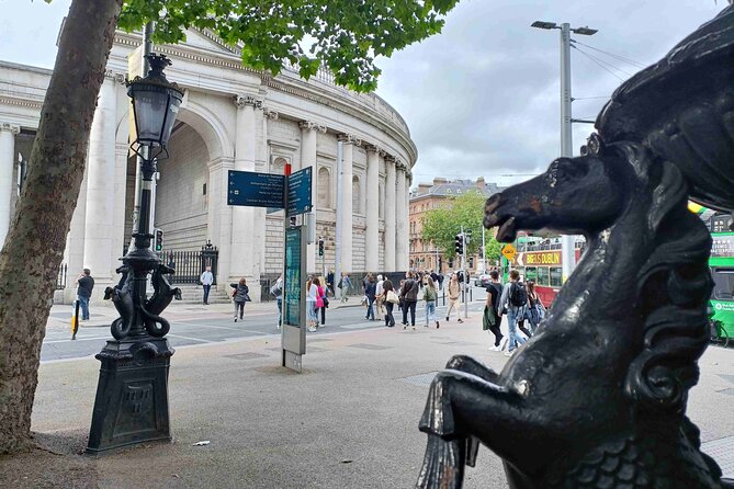 A Self-Guided Audio Tour of Dublin's Temple Bar - Exploring Iconic Pubs and Architectural Landmarks