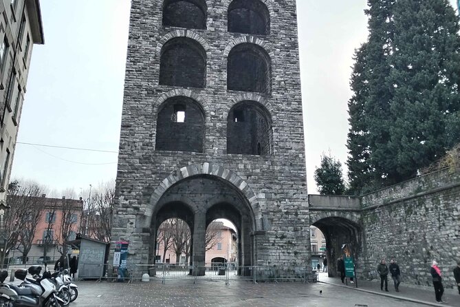 A Self-Guided Walking Tour of Como and its Breathtaking Lakeside - Visiting Iconic Landmarks: Como Cathedral and Teatro Sociale